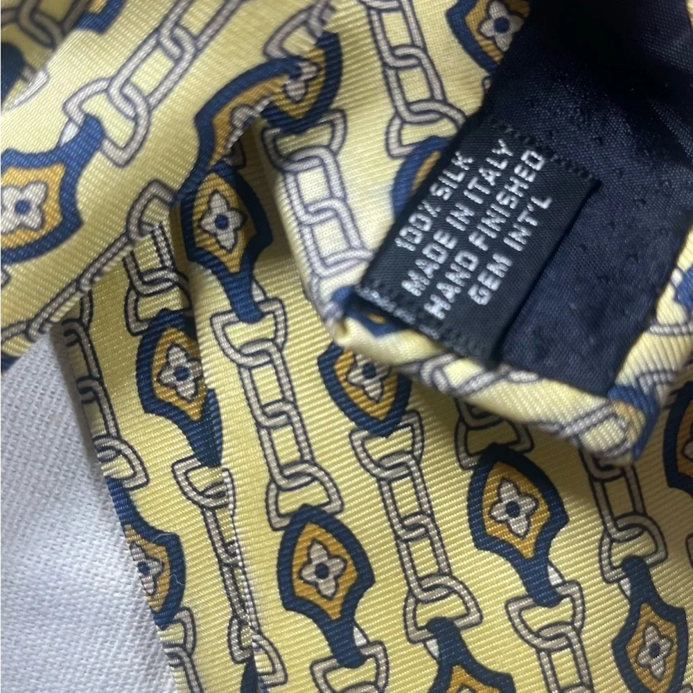Gucci Yellow Silk Tie with Navy Chain Motif
